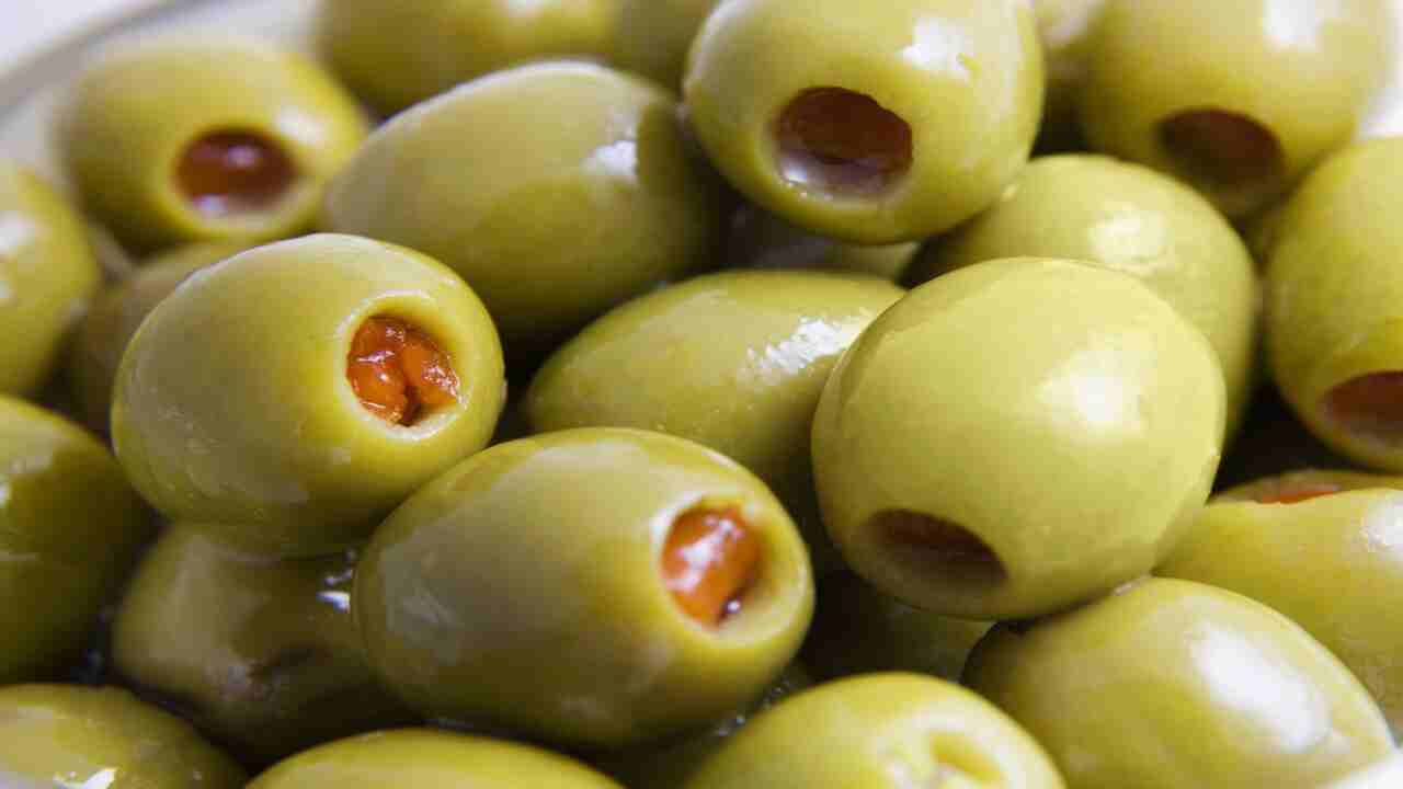 What Causes White Spots On Olives Know The Reasons